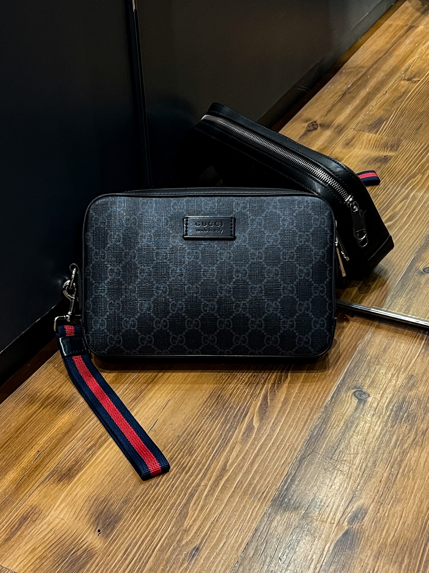 Gucci gg supreme pouch (new 15jt